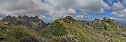57 Vitsa panoramica sulla Cima di Val Pianella al centro tra vallata del Trona a sx e regione Rif. Benigni a dx 